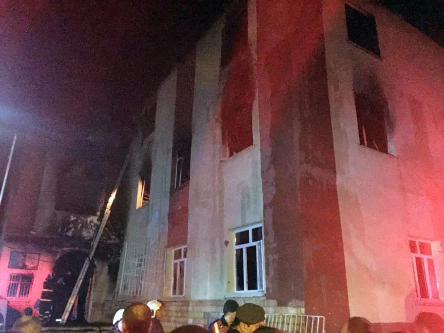 Adana'da yangın: 12 kişi hayatını kaybetti 13