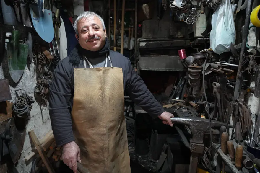 Bu işi yapan 2 kişi kaldı: Unutulmaya yüz tutmuş mesleğini 30 yıldır sürdürüyor 2