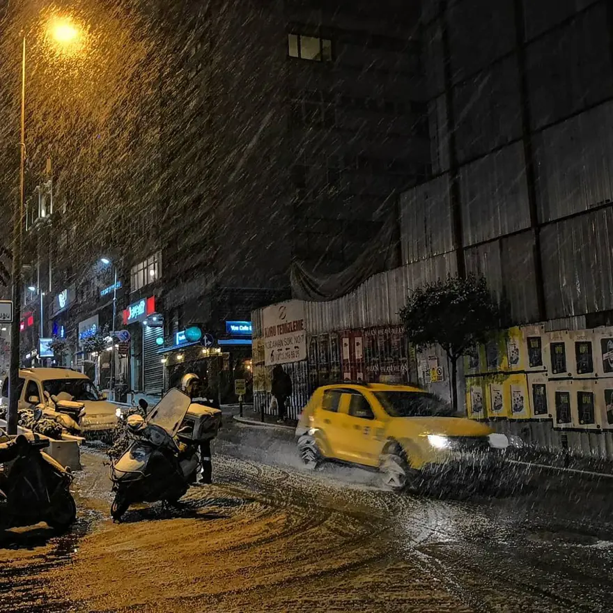 Ünlülerden kar fotoğrafları (24-25 Şubat 2019) 17
