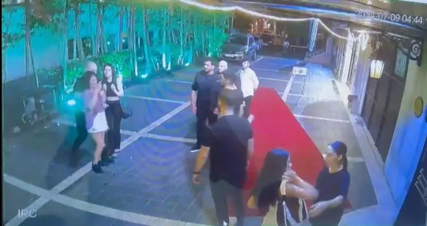 Kısmetse Olur yarışmacısı Eslem Sena Nur yaşadığı saldırıyı anlattı! "2 kız beni yatırıp patakladı, kafama çakı soktular" 5 Kısmetse Olur yarışmacısı Eslem Sena Nur yaşadığı saldırıyı anlattı! "2 kız beni yatırıp patakladı, kafama çakı soktular" 5