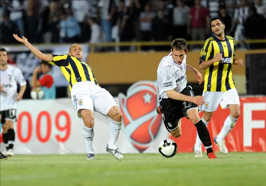 Beşiktaş: 4 - Fenerbahçe: 2 44 Beşiktaş: 4 - Fenerbahçe: 2 44