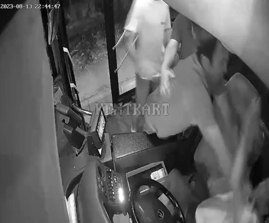 “İnecek” düğmesine bastı inmedi, otobüs şoförüne saldırdı 3