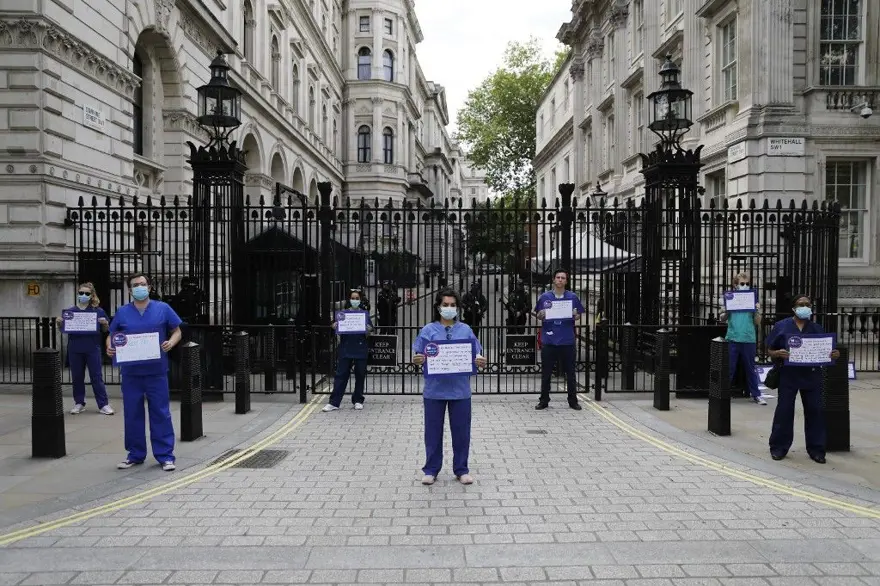 Birleşik Krallık'ta karantina iki hafta önce uygulansaydı 30 bin hayatkurtulabilirdi 6