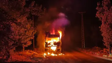 Adıyaman'da park halindeki kamyon yandı