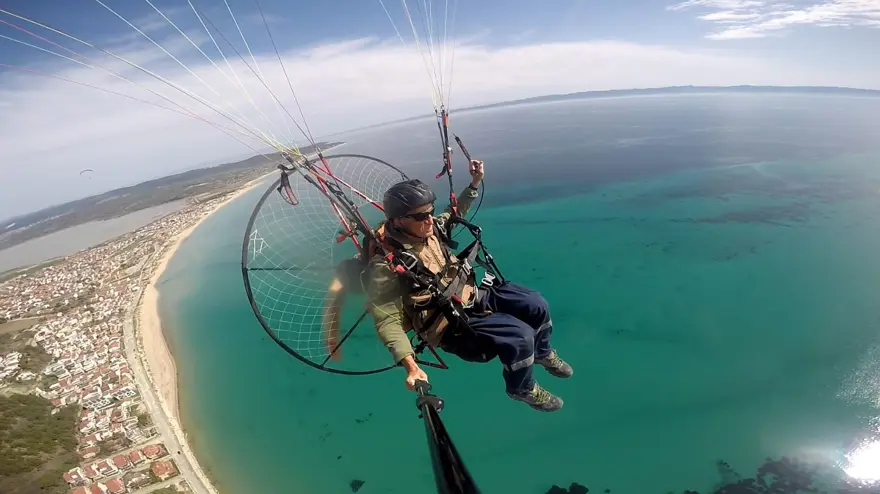 Paramotorla 15 yıldır havadan çektiği görüntülerle bölgenin görsel arşivini tutuyor Paramotorla 15 yıldır havadan çektiği görüntülerle bölgenin görsel arşivini tutuyor