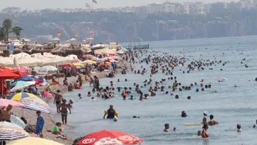 Antalya'da deniz bile sıcak!