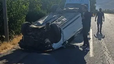 Elazığ'da otomobil takla attı: 3 yaralı