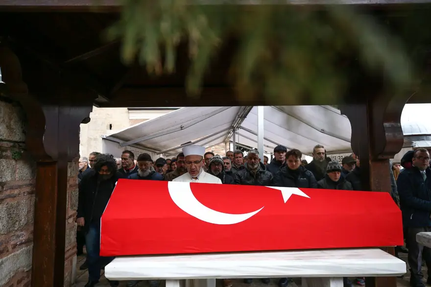 Usta oyuncu Emin Gümüşkaya son yolcuğuna uğurlandı 4