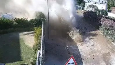 Muğla'da su borusu bomba gibi patladı