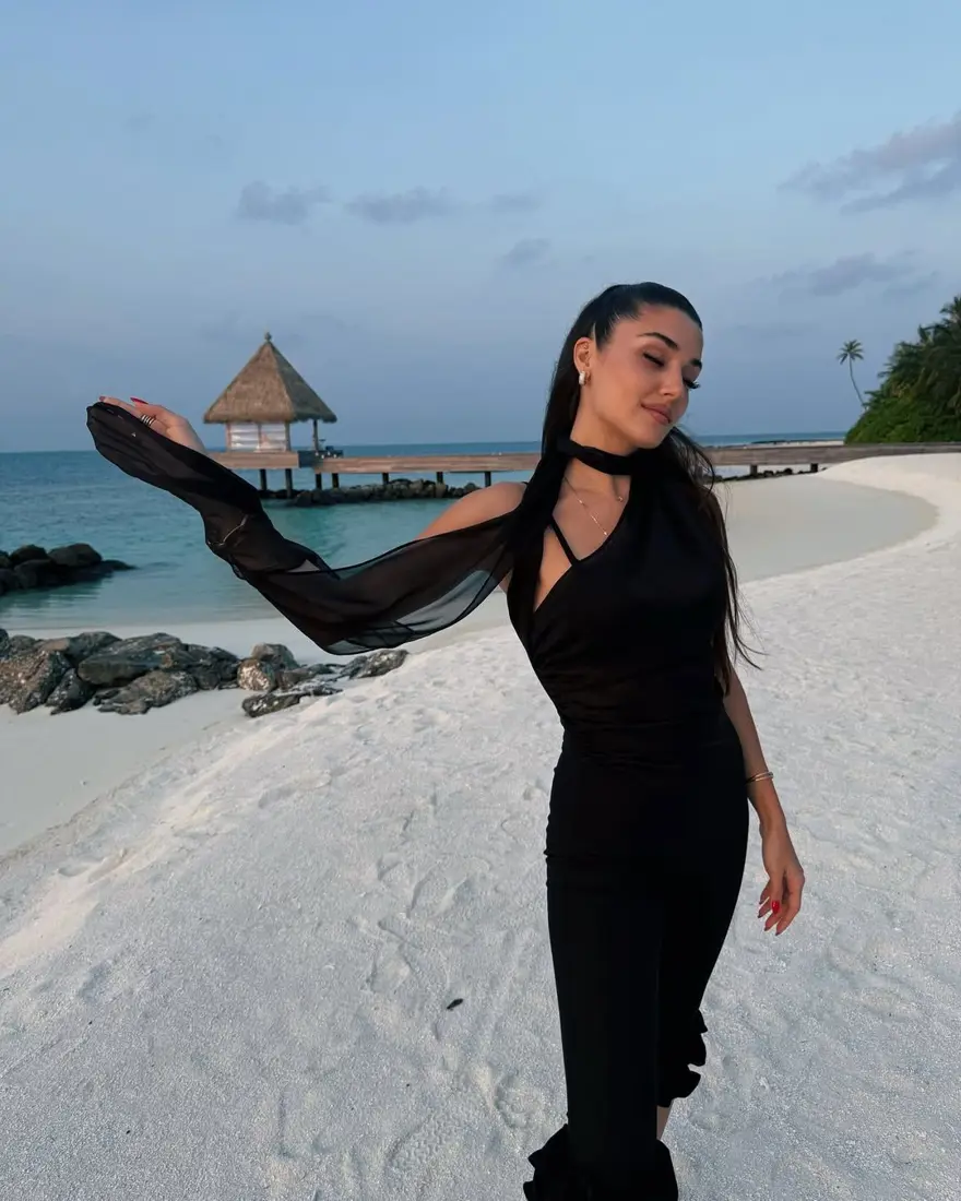 Hande Erçel paylaştı: Sevgilisi Hakan Sabancı ile yeni kare 2
