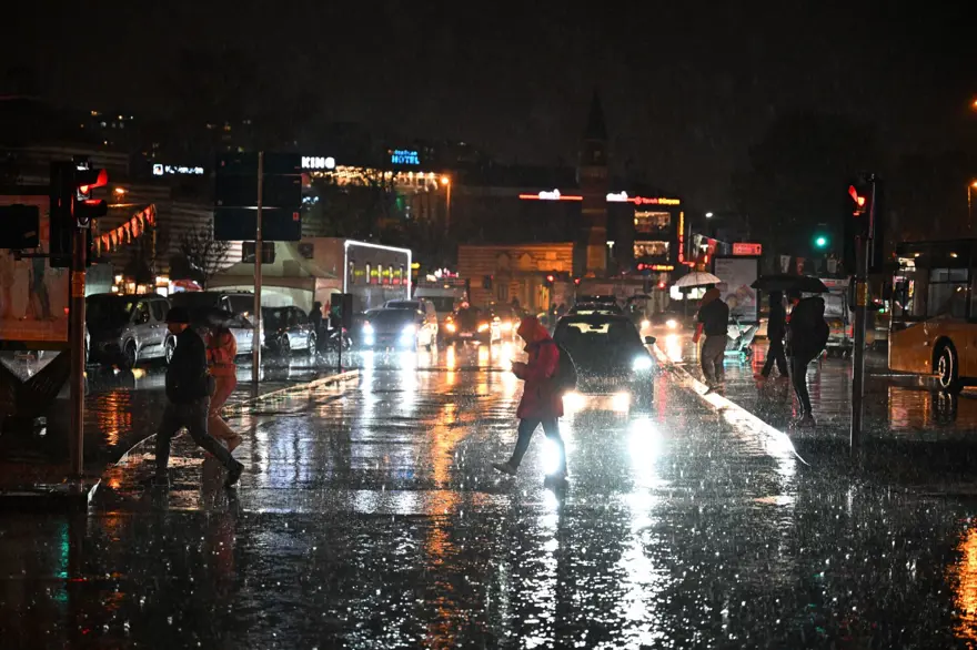 Meteorolojiden yeni uyarı: Bugün yine fırtına ve kuvvetli sağanak var 6