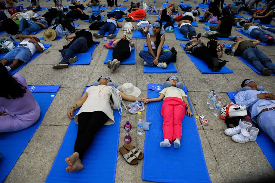 Meksika'da Dünya Uyku Günü: Topluca uykuya daldılar 1 Meksika'da Dünya Uyku Günü: Topluca uykuya daldılar 1