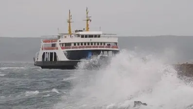 Güney Marmara'da fırtına alarmı: Feribot seferleri iptal