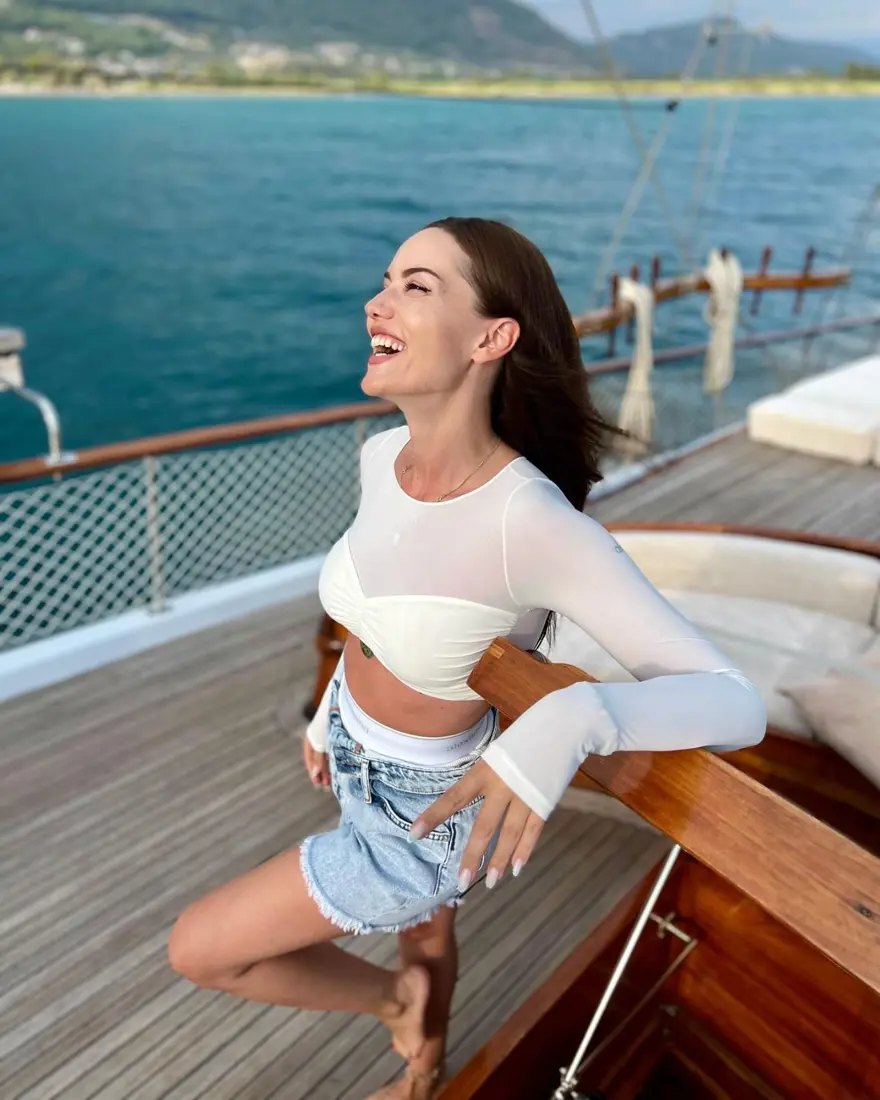 Fahriye Evcen'den çok konuşulan tekne pozları 12