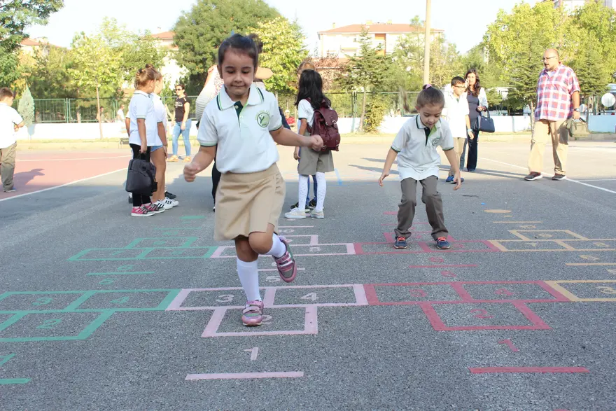 Okullar açıldı (18 milyon öğrenci ders başı yaptı) 13