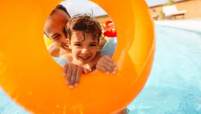 Fransa’da çocuksuz otel tartışması: Ayrımcılık mı huzurlu tatil mi?