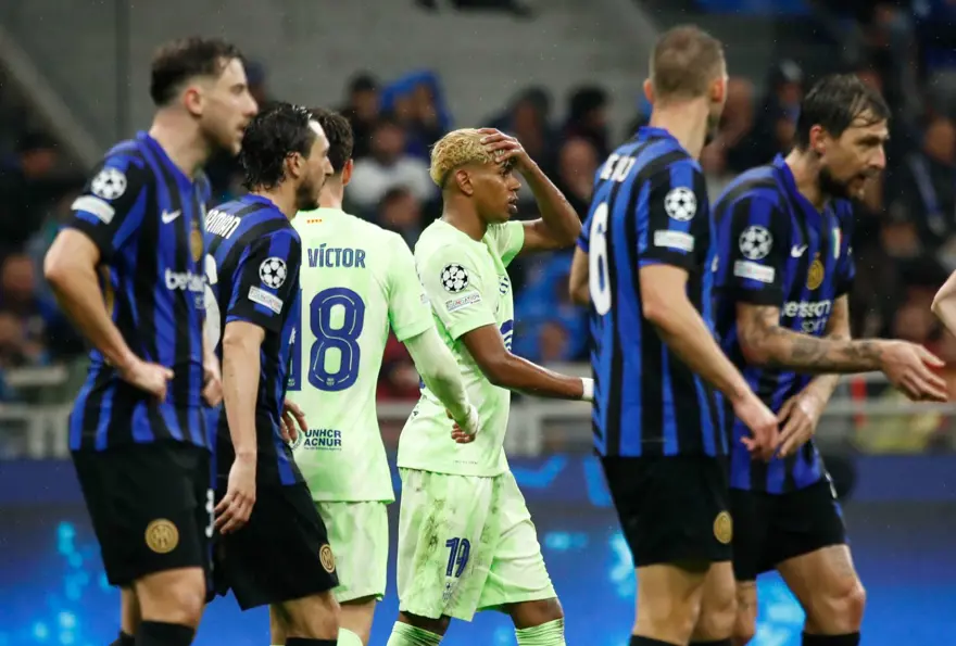 Şampiyonlar Ligi'nde destansı gece: Hakan Çalhanoğlu parladı, Inter - Barcelona maçı yıllarca konuşulacak bir sona sahne oldu 11