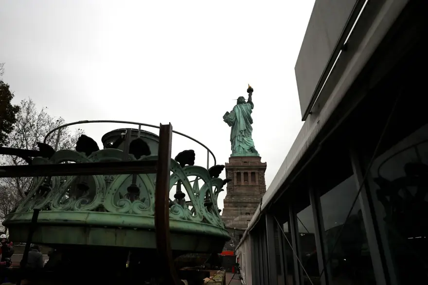 New York Özgürlük Heykeli meşalesi müzeye taşındı 15