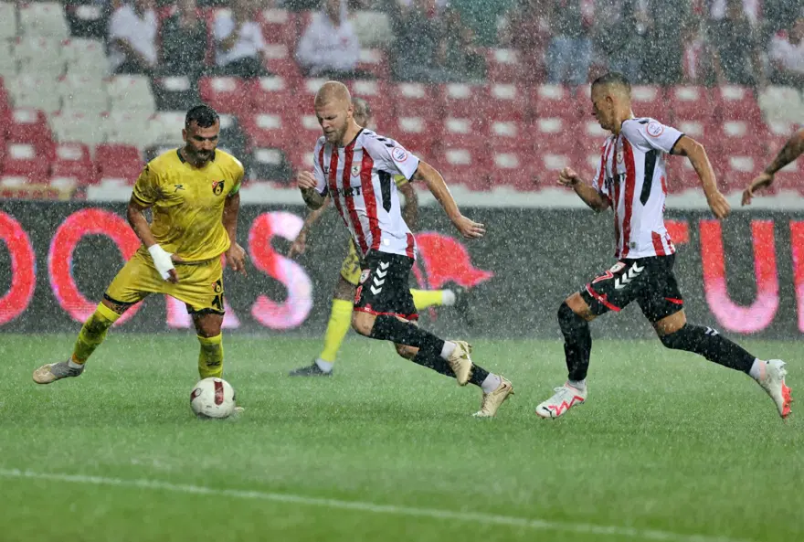 Samsunspor - İstanbulspor maçı yağış nedeniyle ertelendi 1 Samsunspor - İstanbulspor maçı yağış nedeniyle ertelendi 1