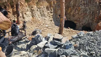 Kaçak maden ocağından krom çıkaranlara suçüstü
