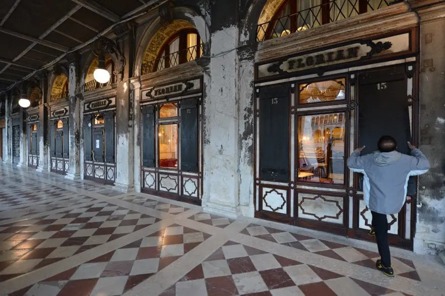 İtalya'da kız kardeşi karantinada ölen İtalyandan isyan çağrısı: Yardım edin 51