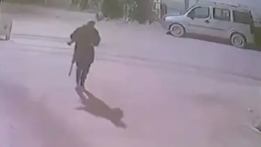 Mertcan cinayetinde bir zanlı sırtında av tüfeğiyle kameralara yakalandı