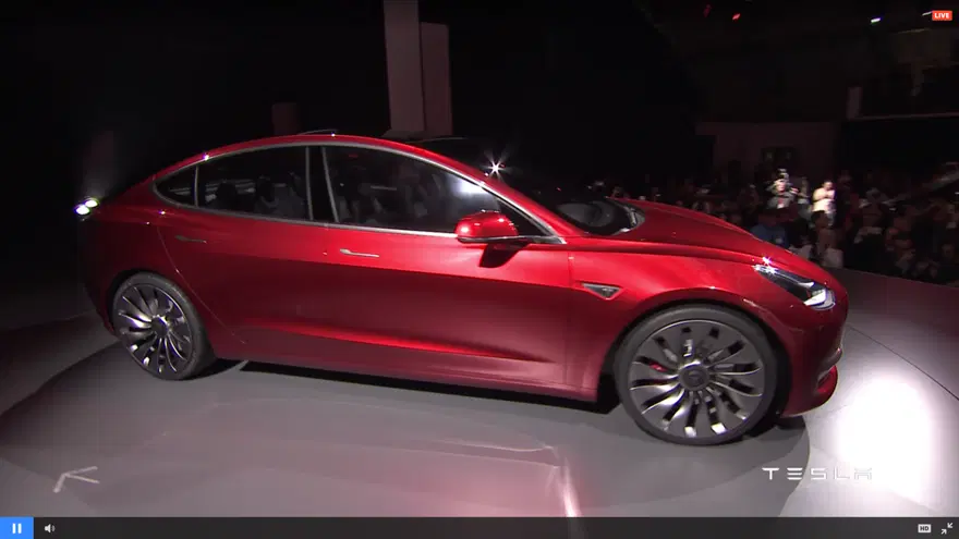 Tesla Model 3 görücüye çıktı 22