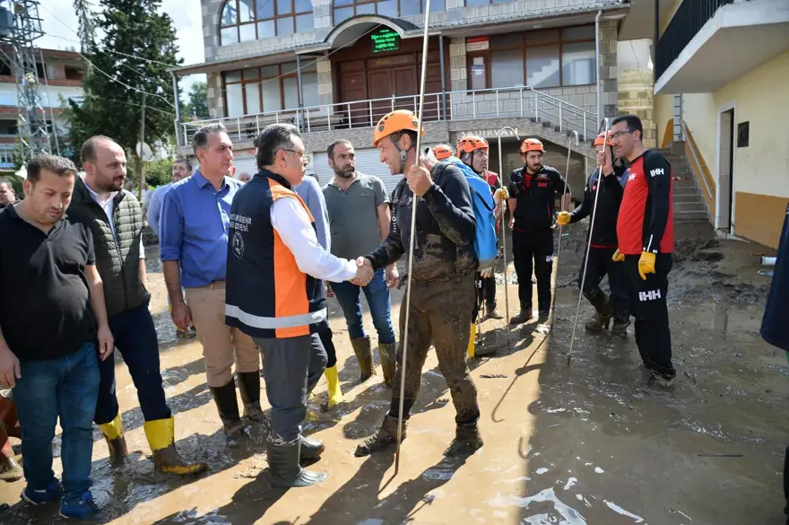 Heyelanın vurduğu Trabzon'da hasar tespit çalışmaları devam ediyor 9