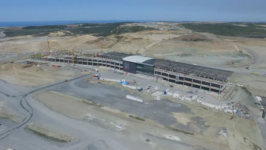 3. Havalimanı'nda ilk pist havadan böyle görüntülendi 5