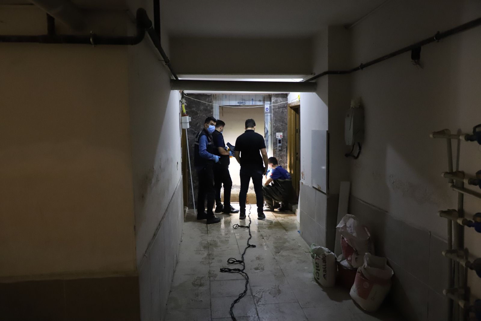 Yaşadığı binanın asansör boşluğunda cesedi bulundu