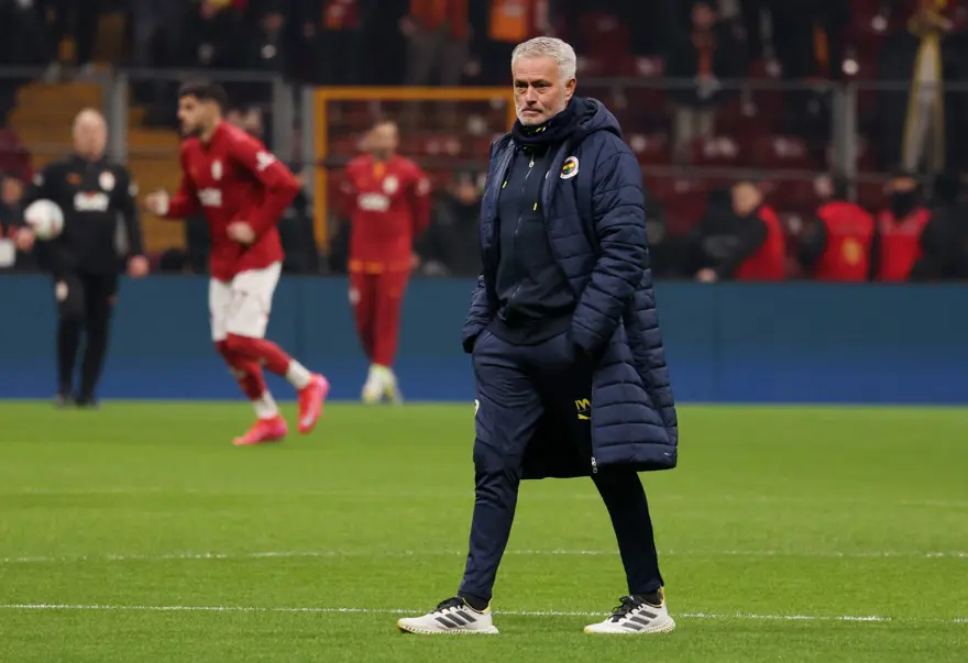 Mourinho derbideki ırkçılık iddialarının ardından konuştu: "Bana saldırma şekilleri akıllıca değildi, nasıl bu kadar alçalabildiler?" 4