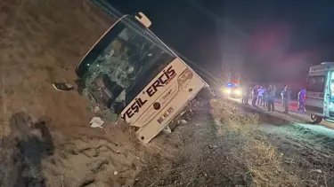 Sivas-Erzincan arasında otobüs devrildi: 24 yolcu yaralandı