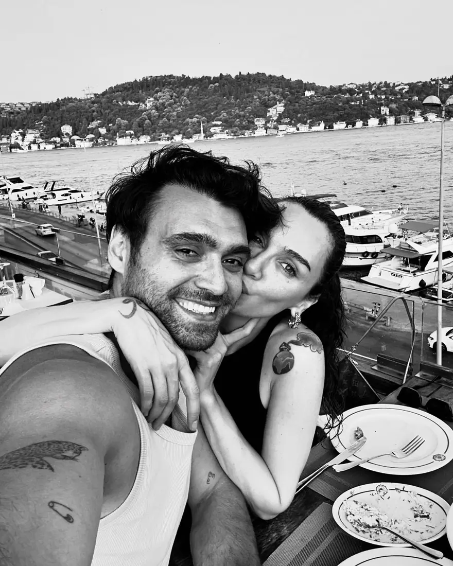 Birce Akalay ile aşk yaşayan Hakan Kurtaş'tan evlilik sorularına yanıt 4