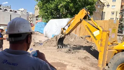 İnşaat kazısında doğalgaz borusu delindi