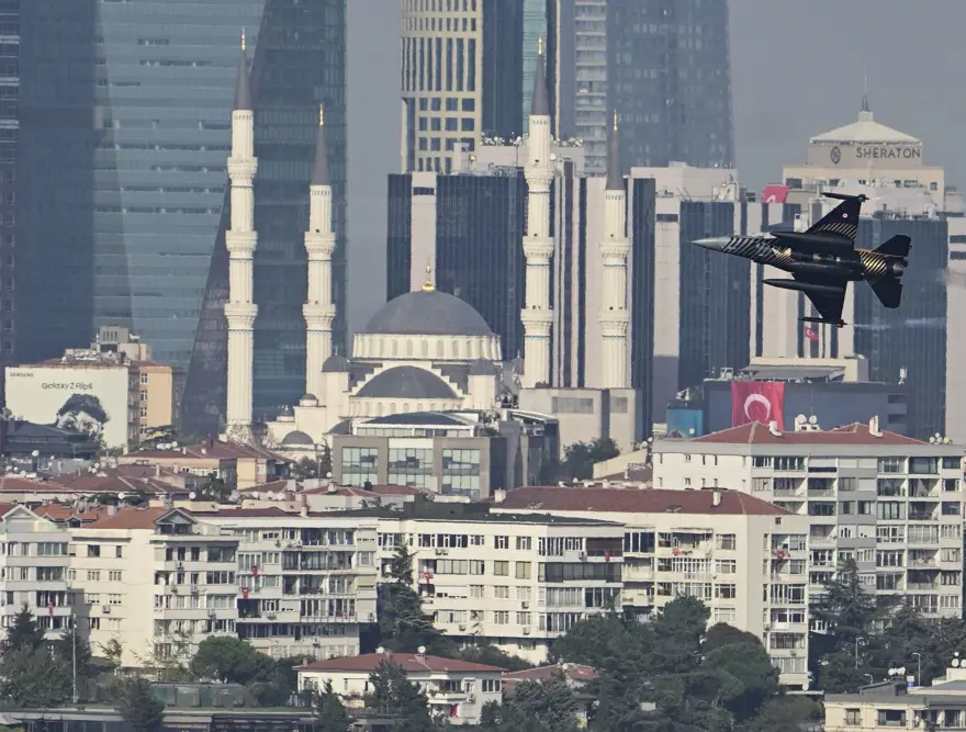 Türk Yıldızları ve SOLOTÜRK 100. yıl için İstanbul semalarında 12
