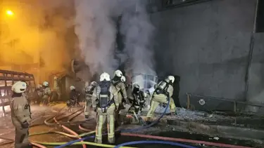 Kağıthane'de 5 katlı binada yangın