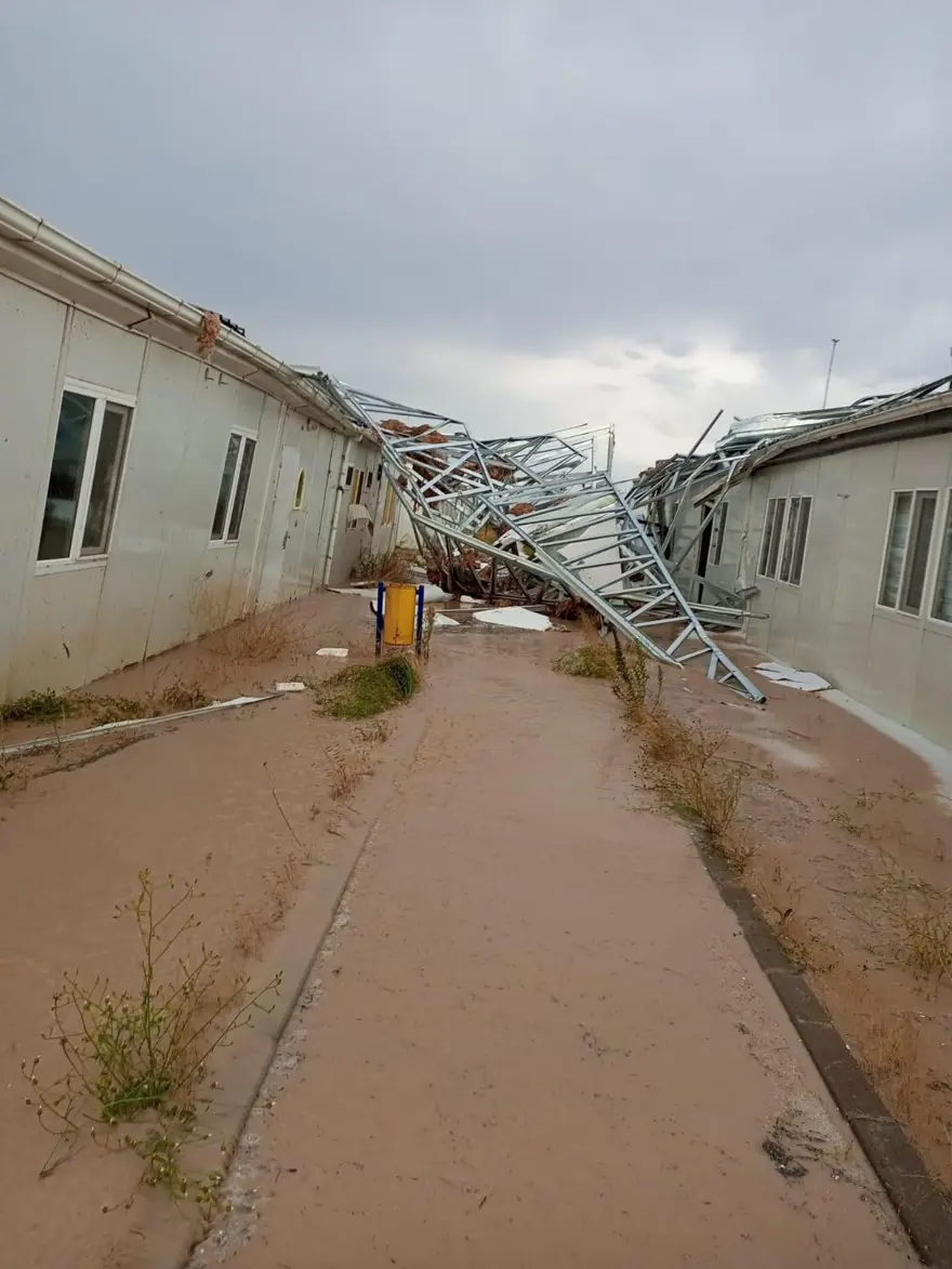 Gümüşhane’yi fırtına ve sağanak vurdu: Çatılar uçtu, tarım arazilerizarar gördü 2
