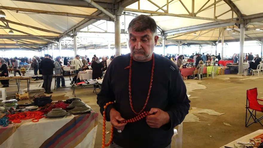 30 yıldır şehir şehir dolaşarak tespih satıyor 2 30 yıldır şehir şehir dolaşarak tespih satıyor 2