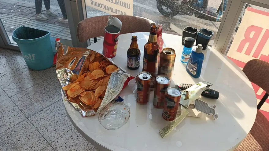 Marketin camını kırıp içeri girdi: Yedi, içti ve gitti 2 Marketin camını kırıp içeri girdi: Yedi, içti ve gitti 2