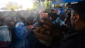 Macaristan sınırı kapatınca sığınmacılar Slovenya sınırına yığıldı