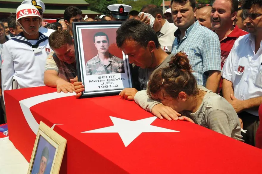 Türkiye şehitlerini uğurluyor 14