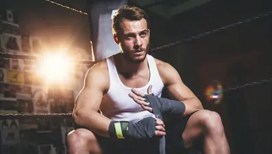 Kerem Bürsin: Türkiye'ye dönmeseydim dövüş antrenörü olurdum