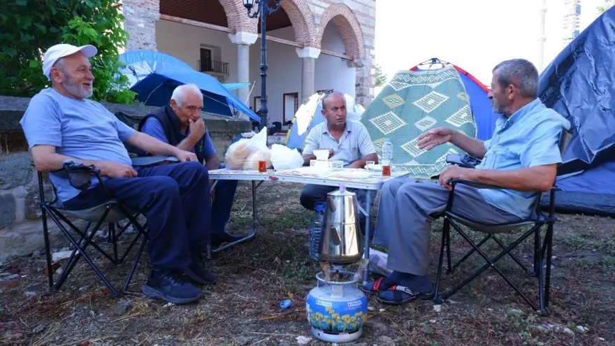 Edirne’yeKırkpınar akını: Otellerde yer bulamayanlar bahçelerde sabahladı 6