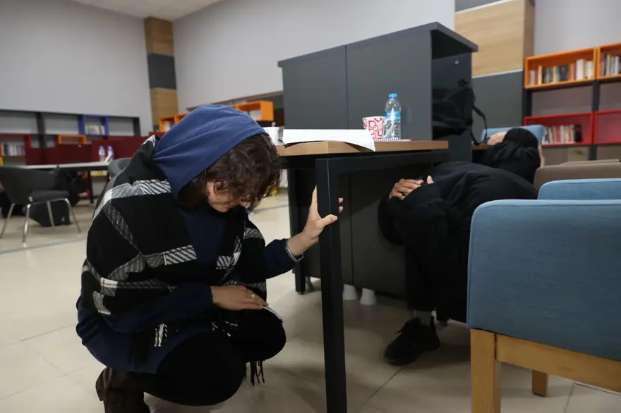 KYK yurtlarında eş zamanlı deprem tatbikatı 44