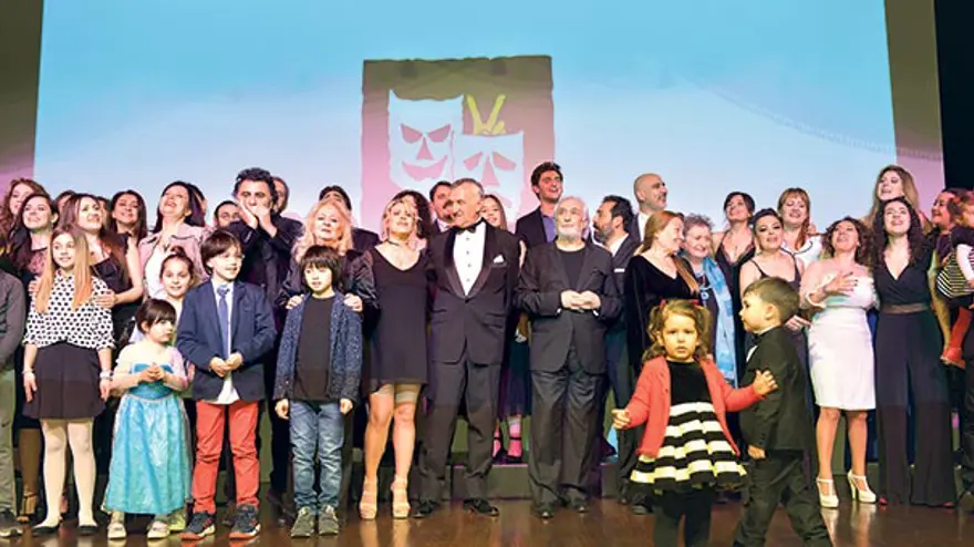 Dümbüllü'nün fesi artık Şevket Çoruh'ta (Baba Sahne açıldı) 