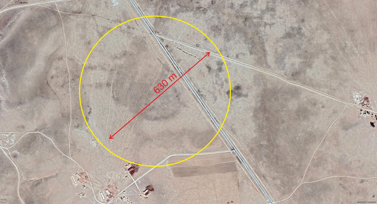 630 metre çapındaki obruğun üzerinden geçen yol taşınıyor