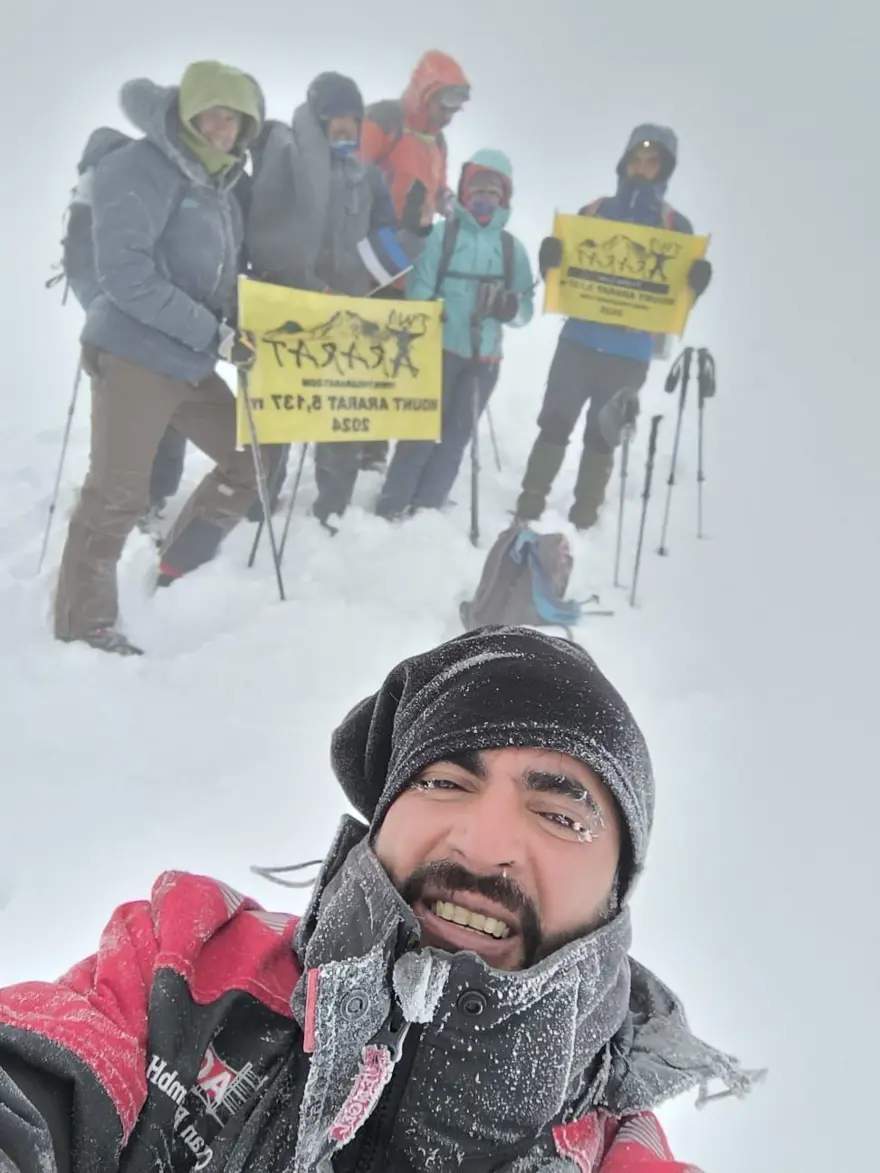 Ağrı Dağı'na zorlu tırmanış: Saçları ve kaşları buz tuttu 2