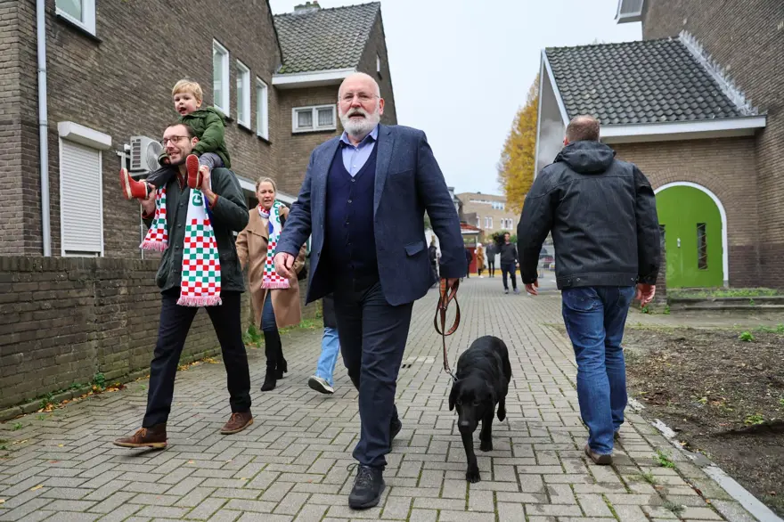 Hollanda'da yabancı düşmanı Wilders kazandı 14
