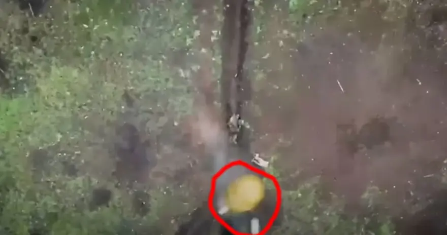 Rus askeri Ukrayna İHA'sından atılan bombaları eliyle etkisiz hale getirdi 5