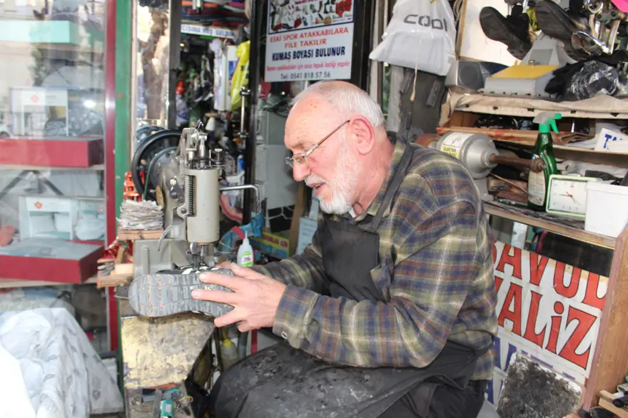 3 metrekarelik dükkana bir ömür sığdırdı: ''Benim gibi usta yok'' 